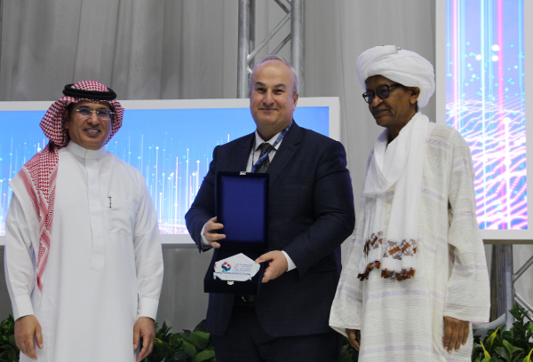 أصحاب الهمم وبيئتنا حياتنا يفوزان بجائزتي أفضل برنامج تلفزيوني