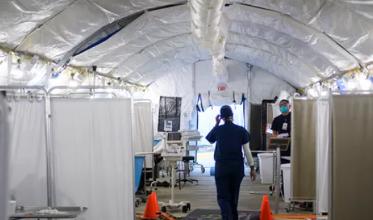 فيروس يضرب ولاية أميركية.. ويدفعها صوب الخيم الطبية