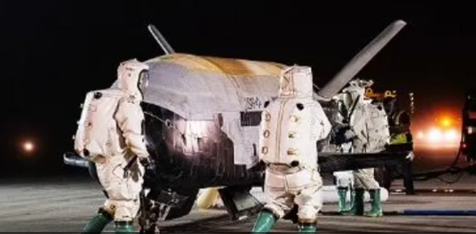 هبوط طائرة أميركية سرية يثير المخاوف