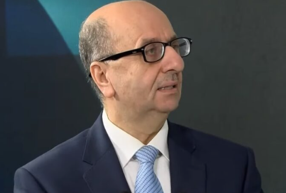 المعايطة: الملك وجه الحكومة الإقتداء بالنموذج العسكري في العمل