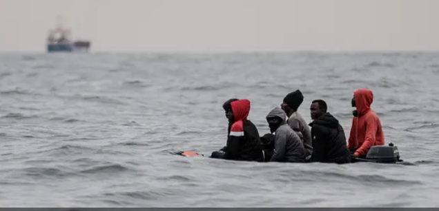 فرنسا وبريطانيا توقعان على اتفاق للحد من عبور المهاجرين