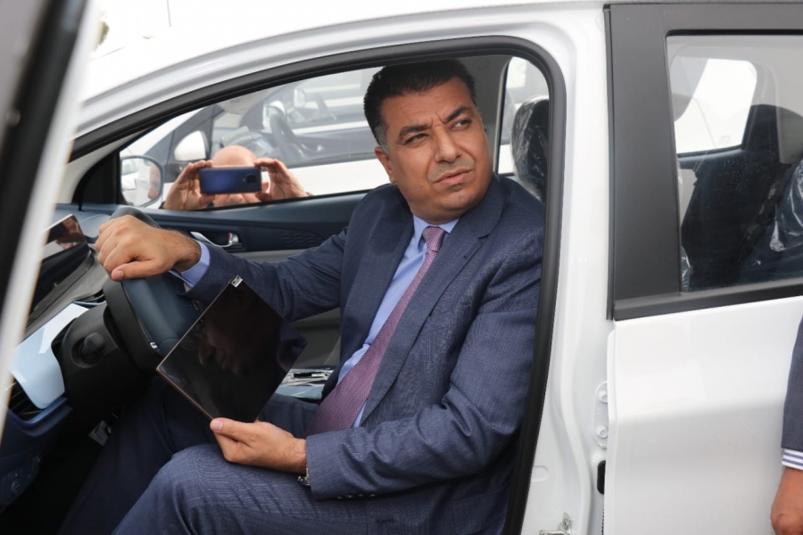 تدشين أسطول النقل للإرشاد الزراعي من خلال توزيع 61 آلية