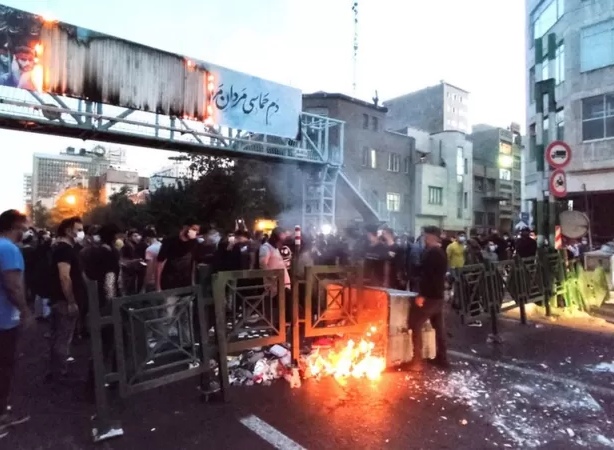 إيران.. محكمة تصدر حكما بالإعدام لأول مرة على مواطن بسبب مشاركته في الاحتجاجات