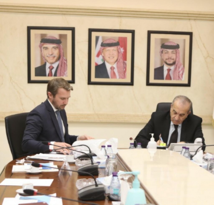 أبو السمن يبحث مع بنك الاعمار الألماني التعاون والمستجدات المتعلقة بإنشاء مدارس جديدة