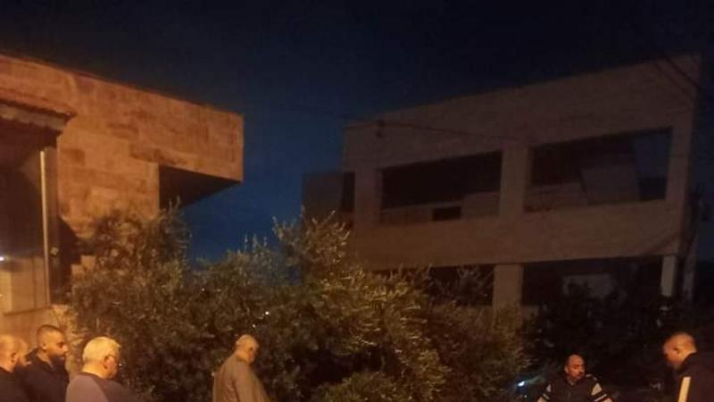 مياه الامطار تداهم منازلًا في الفحيص_صور