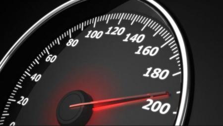 ضبط مركبة تسير بسرعة 182 كلم على طريق البترا