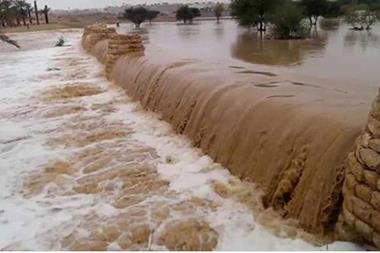 الإدارة المحلية تحذر من السيول