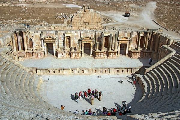 عمل فني يروج للمعالم السياحية في الأردن
