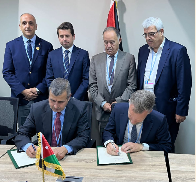 مذكرة تفاهم في مجال إنتاج الميثانول الأخضر بين الطاقة وميرسك العالمية