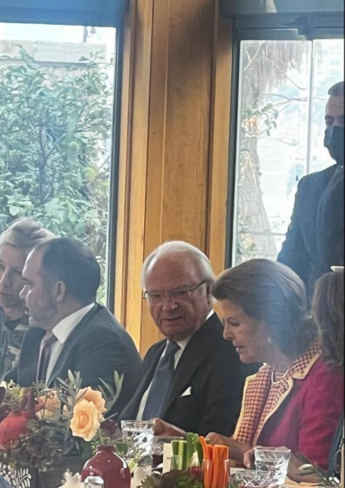 الملك كارل السادس عشر وملكة السويد والامير علي والأميرة ريم والفايز والصفدي في مطعم فخر الدين