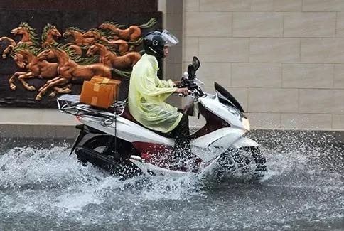 وفاة شاب جرفته السيول بعين الباشا