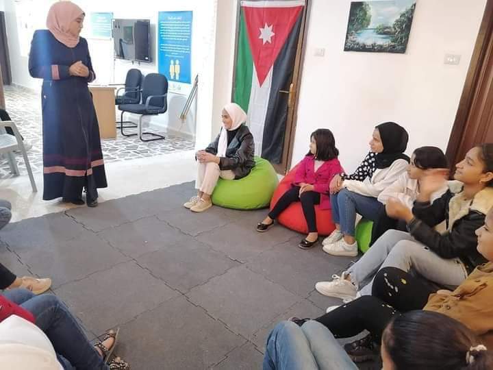 جلسة توعوية عن سيادة القانون في مركز شابات راكين