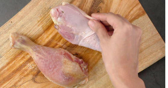 التخليص على 54 طن دجاج مجمد تحتوي على السالمونيلا