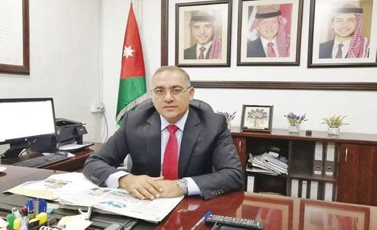 البواريد يزيل باباً يعمل برقم سري بين مكتبه والموظفين