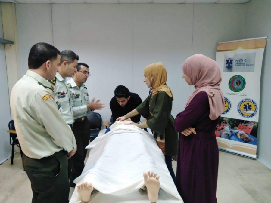 المركز التعليمي الوطني للإسعاف والطوارئ يختتم دورة إسعاف  الإصابات في موقع الحدث ...صور