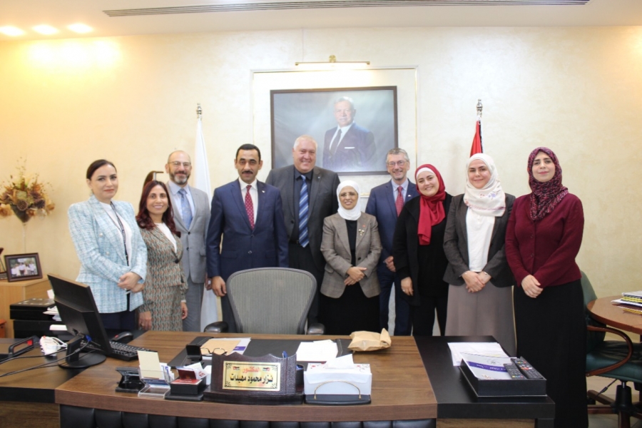 فريق فني من USP يزور الغذاء والدواء ويلتقى مديرها العام...صور 