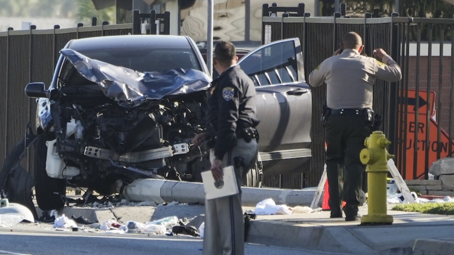 سيارة تصطدم بـ25 شرطياً أمريكياً وهم يمارسون رياضة الصباح