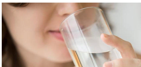 هل تعرفت مسبقاً إلى فوائد شرب الماء الدافئ..؟!