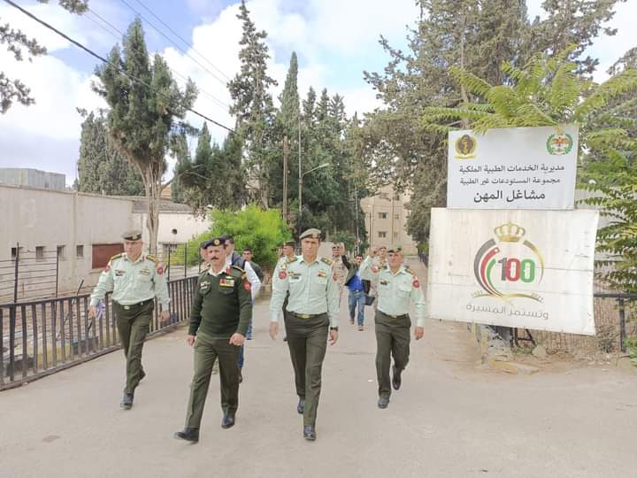 مدير الشؤون الإدارية والقوى البشرية يتفقد مجموعة المستودعات غير الطبية_صور