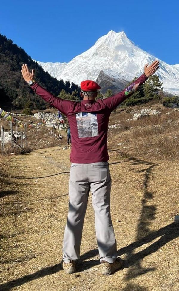 رحالة أردني يقترب من الوصول لقمة الهملايا..صور