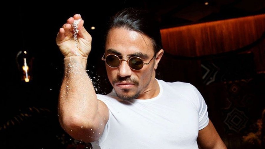 الشيف نصرت يُثير الجدل بفاتورة عشاء يفوق ثمنها سعر منزل... تفاصيل 