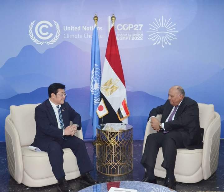 وزير الخارجية المصري يستقبل وزير المناخ الياباني