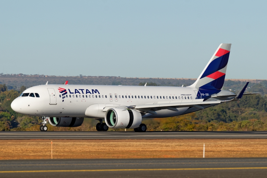 مقتل شخصين إثر اصطدام طائرة بسيارة إطفاء في بيرو