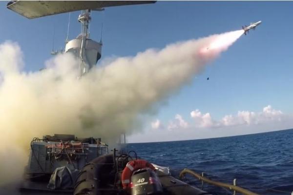 البحرية الاسرائيلية تنفذ تجربة دفاعية على حدود غزة