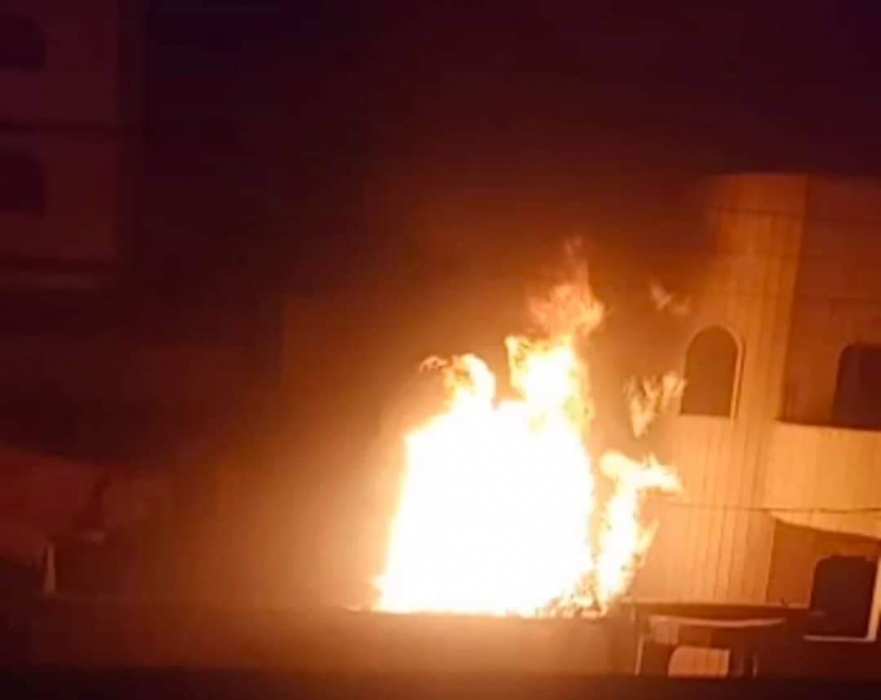 الدفاع المدني يخمد حريق شب في ساحة منزل بمحافظة العقبة