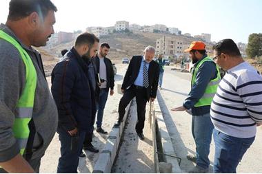 الكوفحي يتفقد مشروع شارع وادي السريج في إربد