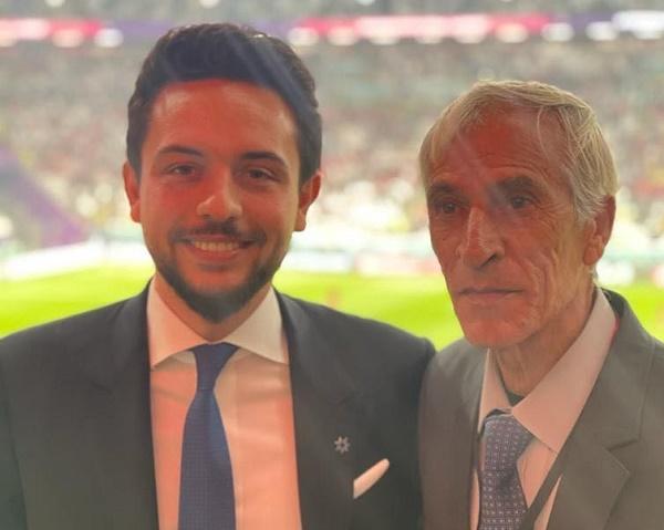 ولي العهد يكرم اللاعب الأسبق إبراهيم مصطفى