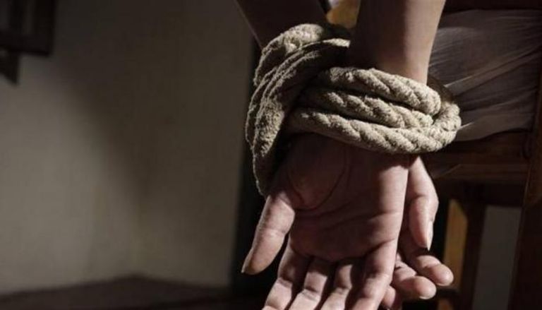 ابتزاز لبناني بعد خطفه وتصويره بطريقة غير لائقة_تفاصيل