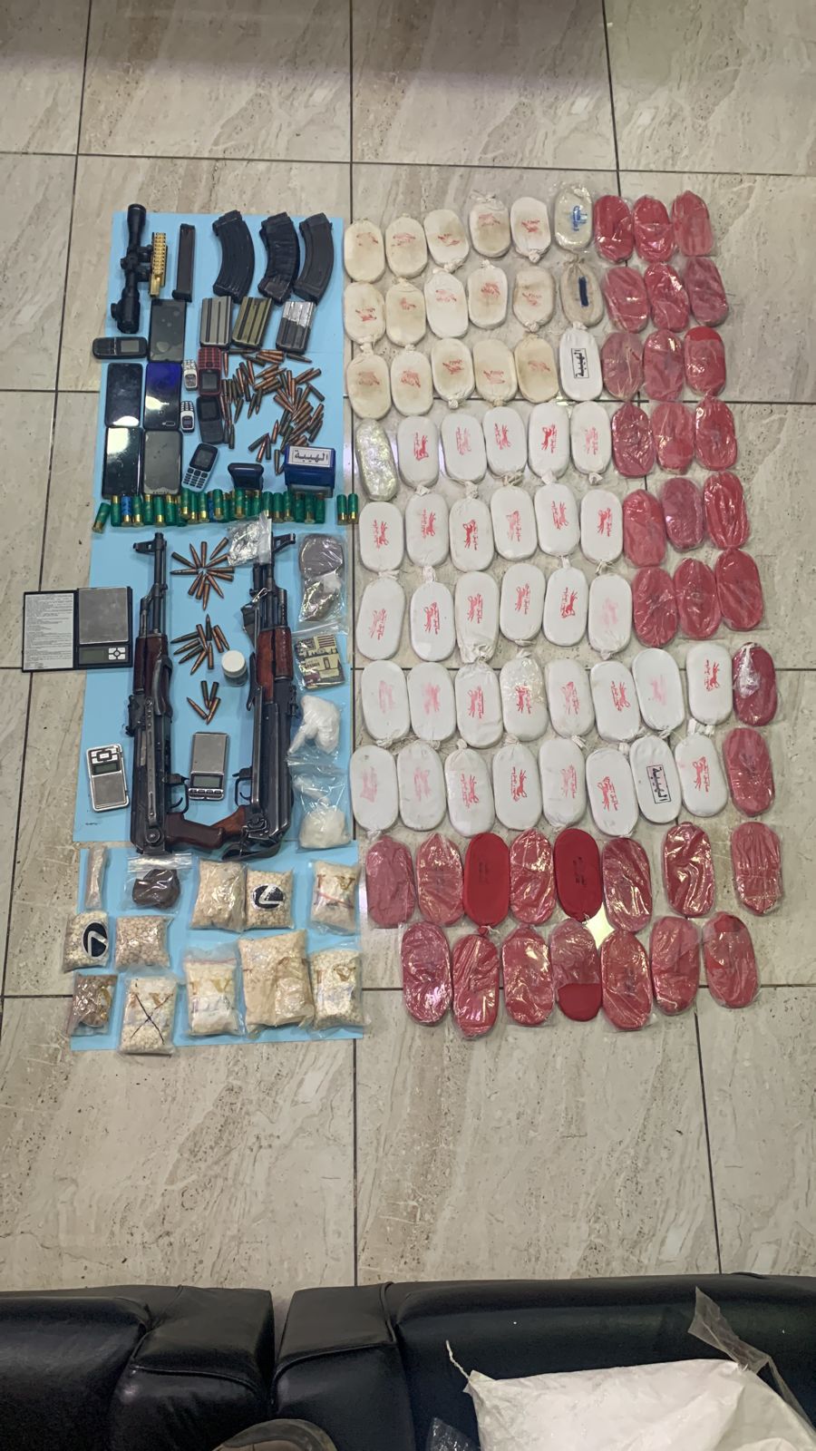 مكافحة المخدرات تُلقي القبض على تاجرَي مخدرات خطرين ومسلحين انتقلا بنشاطهما الجرمي من منطقة الرويشد إلى إحدى مناطق البادية الوسطى