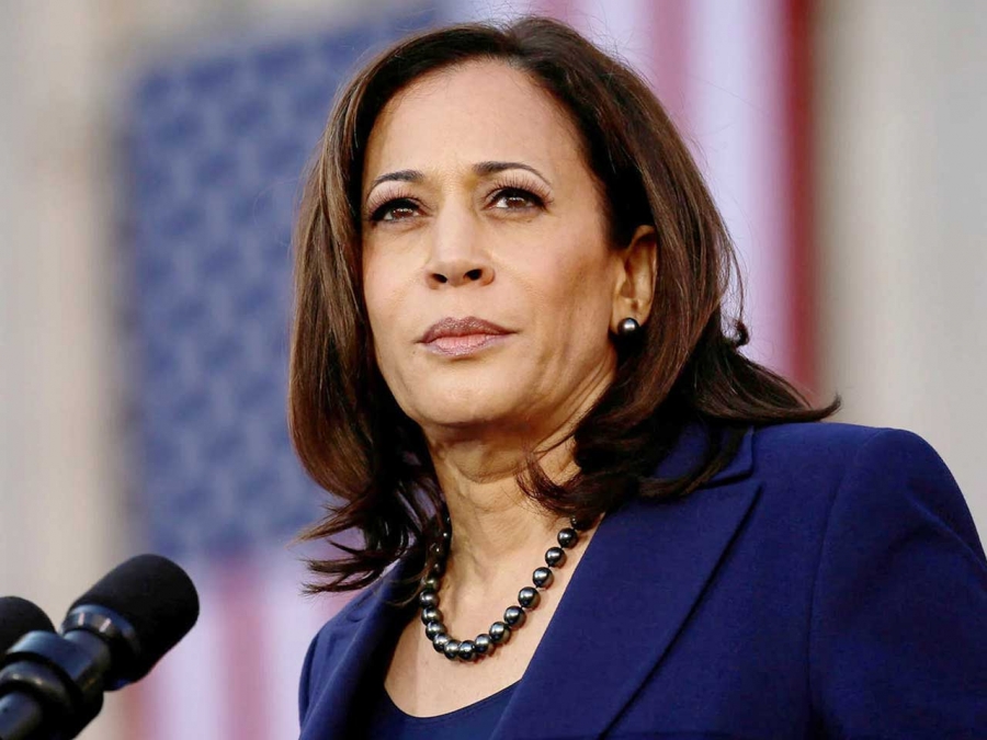 كامالا هاريس تزور جزيرة فلبينية قرب مياه محل نزاع مع الصين