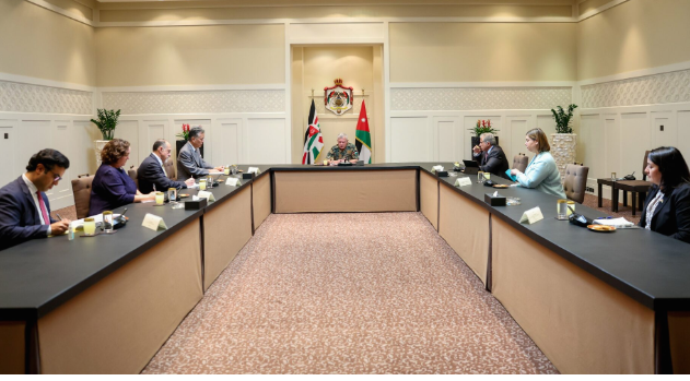 الملك يستقبل وفدا من الكونغرس الأمريكي