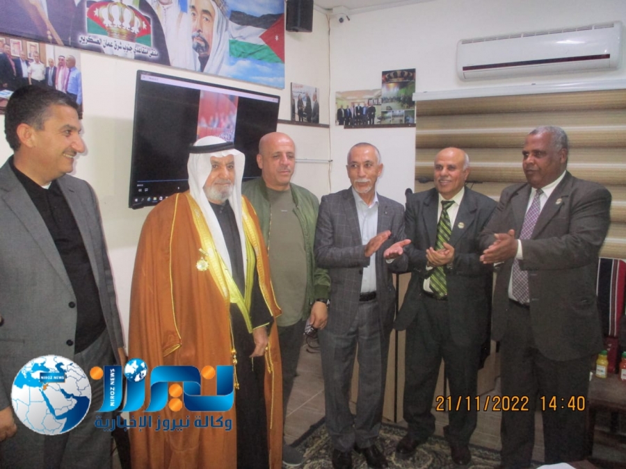 ملتقى متقاعدي جنوب شرق عمان للمتقاعدين العسكريين في سحاب يكرم الشيخ محمود محمد المحارمه ل اقدميته   بالخدمة في القوات المسلحة واكبر المتقاعدين عمرًا