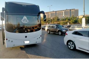 تعطل حافلة ركاب على دوار المدينة الطبية