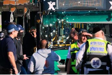 عقب انفجارين .. الاحتلال يغلق المداخل الرئيسية في القدس