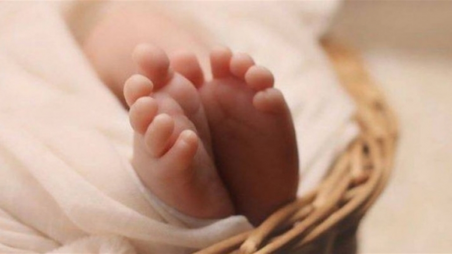 أمريكية تقتل طفلتها خنقًا أثناء إرضاعها!