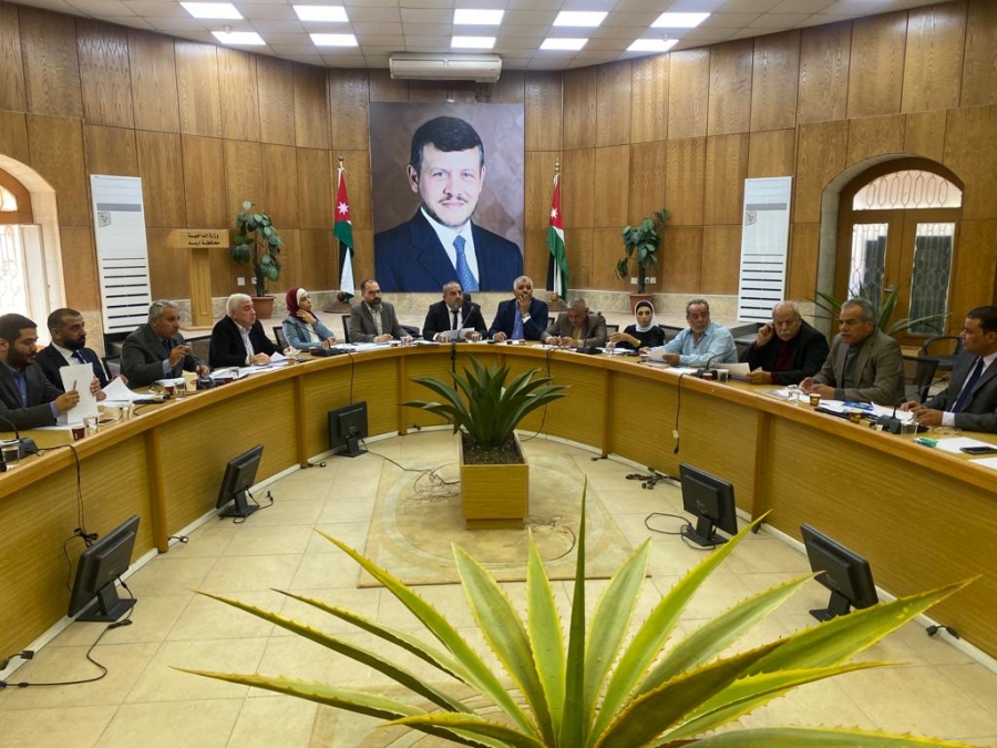 مجلس محافظة إربد يقر مناقلات ويؤجل النظر بأخرى