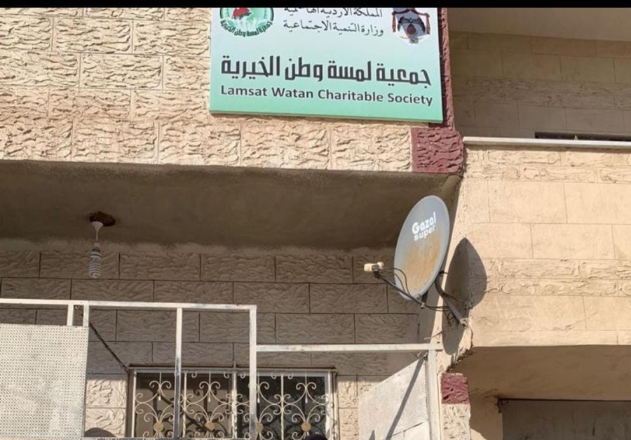 جمعية لمسة وطن توزع كسوة الشتاء على المحتاجين