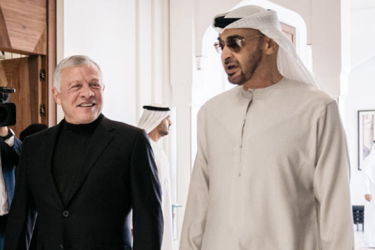 الملك يعود من أبو ظبي