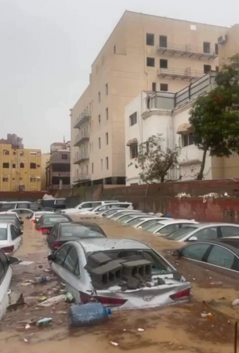 أمطار غزيرة في السعودية تتسبب بوفاة شخصين وتعليق الدراسة