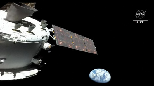 المركبة الفضائية أوريون تموضعت في مدار قمري بعيد