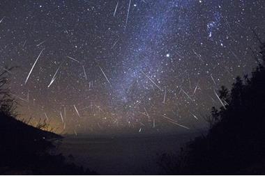 الأرض على موعد مع زخات كثيفة من النيازك الشهر المقبل