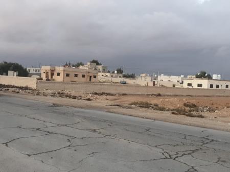 200 منزل بلا ماء أو كهرباء في منطقة الحلابات بالزرقاء