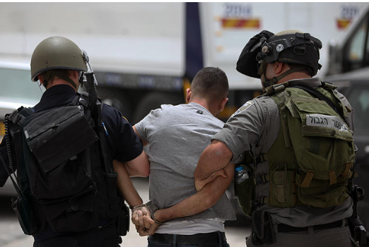 الاحتلال يعتقل 15 فلسطينيا بالضفة