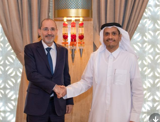 وزير الخارجية يجري مباحثات مع نظيره القطري