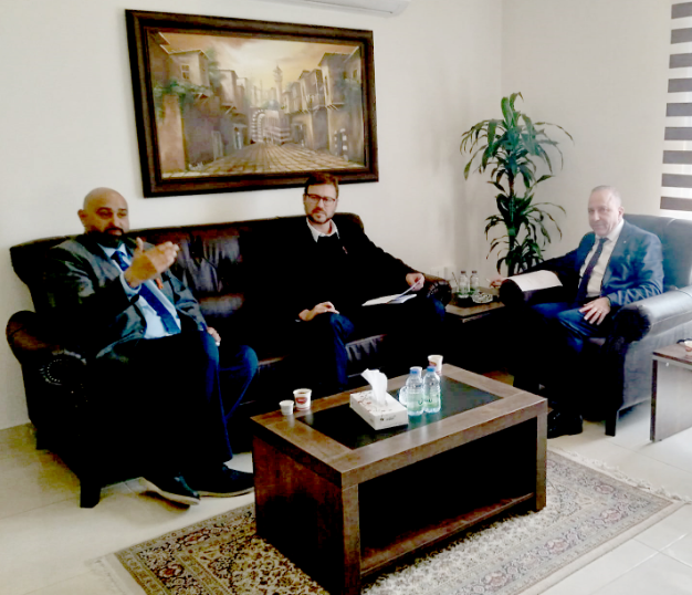 خرفان يبحث مع مدير شؤون الأونروا في الأردن عدة قضايا