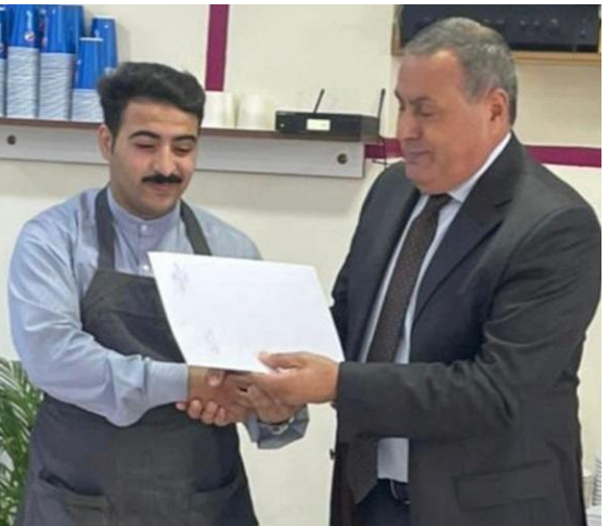 كراون بلازا عمان يكرم موظفاً وجد 3000 دينار واعادها